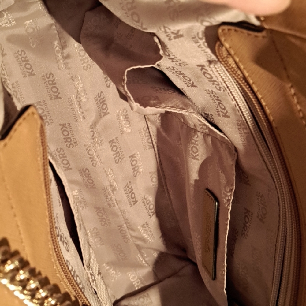 Michael Kors Jet Set Tan /Gourgous Gold Hardware NEW Excellent Condition - Picture 11 of 12